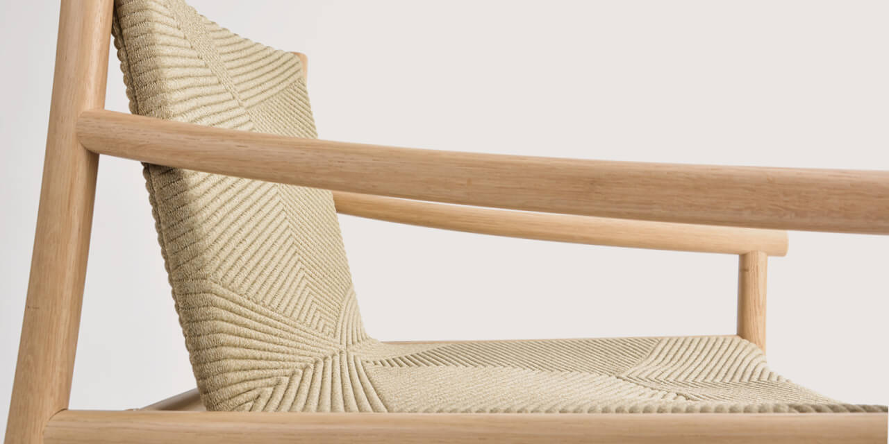 KATA lounge chair by Arper with a light 3D knitted cover – warmth, comfort and individuality for interior living
