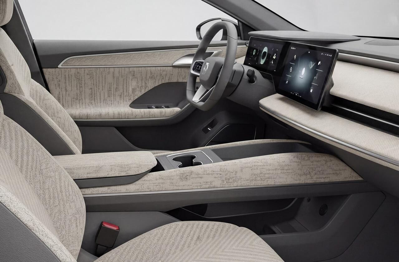 Driver seat and centre console with seamless 3D knitted surfaces and targeted cushioning without additional components