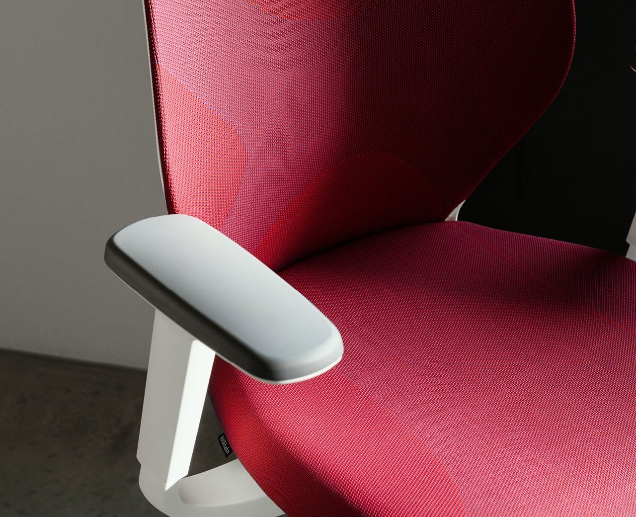 Wilkhahn IN office chair with a seamless red knitted cover, ready for installation without additional components