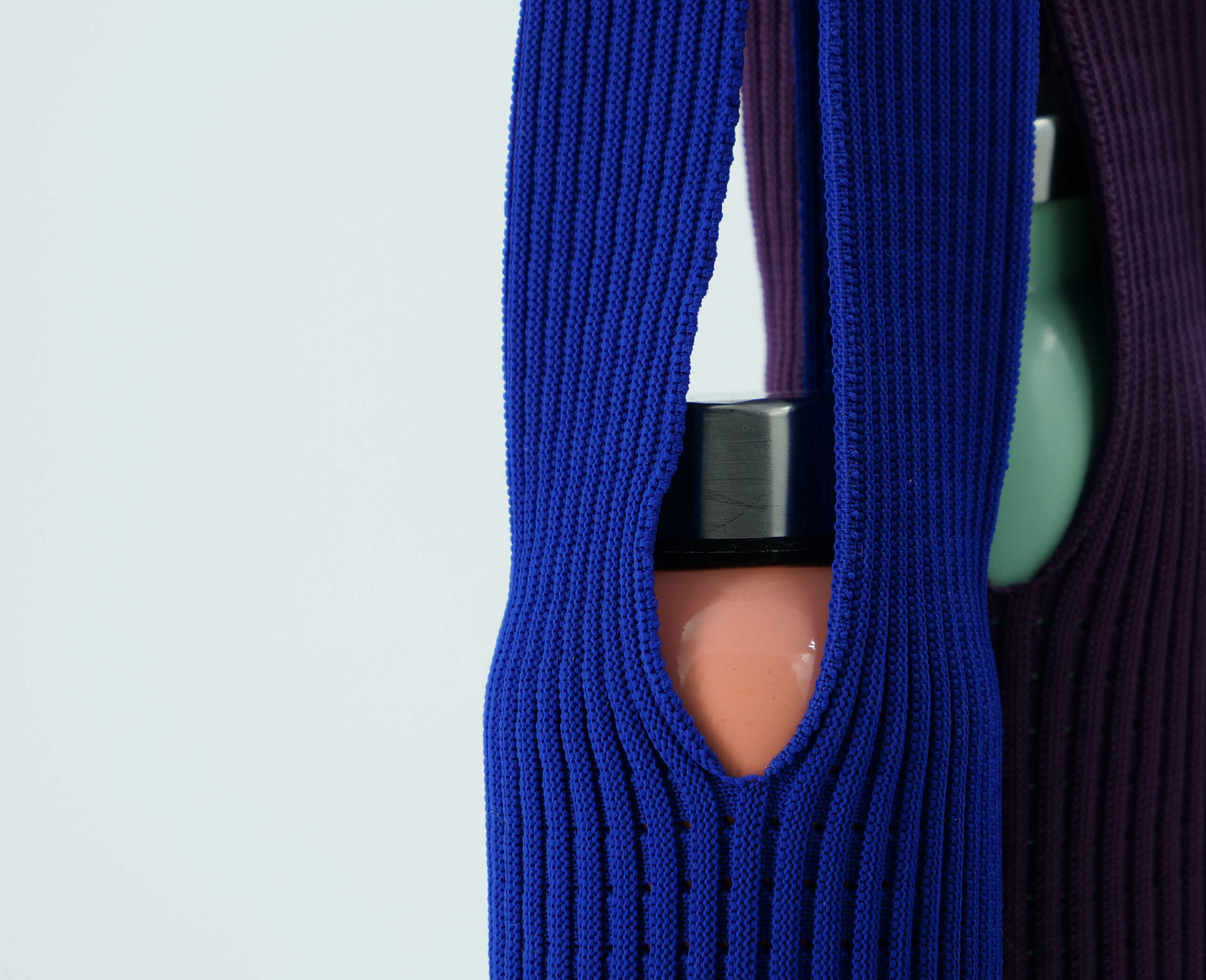 Blue and purple bottle sling, net-shape 3D knitted – stretchy, no cutting or sewing, minimal waste